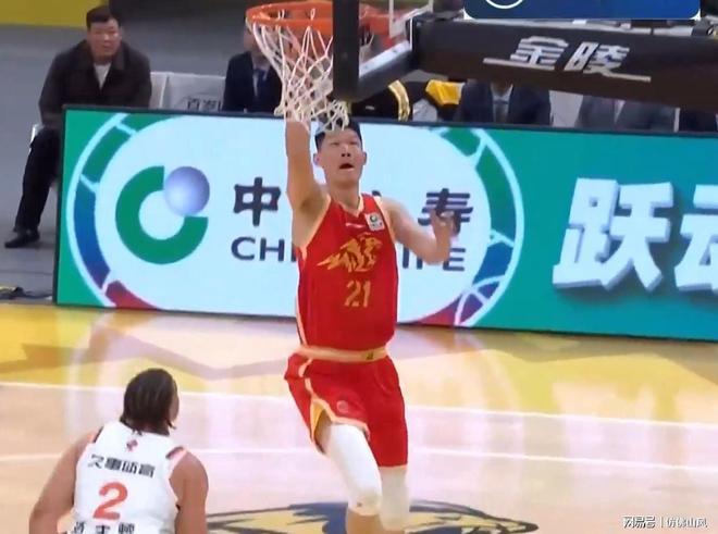 詹姆斯在法国队比赛中险胜赛后上海久事队长鼓劲，连对手都承认：转折点浙江队单刀错失(上海久事球员名单)